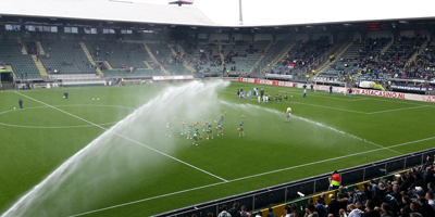 Cheerleaders onder de douche