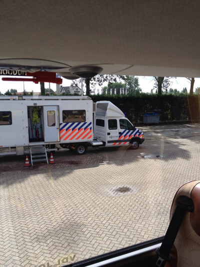 Politiecontrole spelersbus ADO - foto: Martijn de Zwart